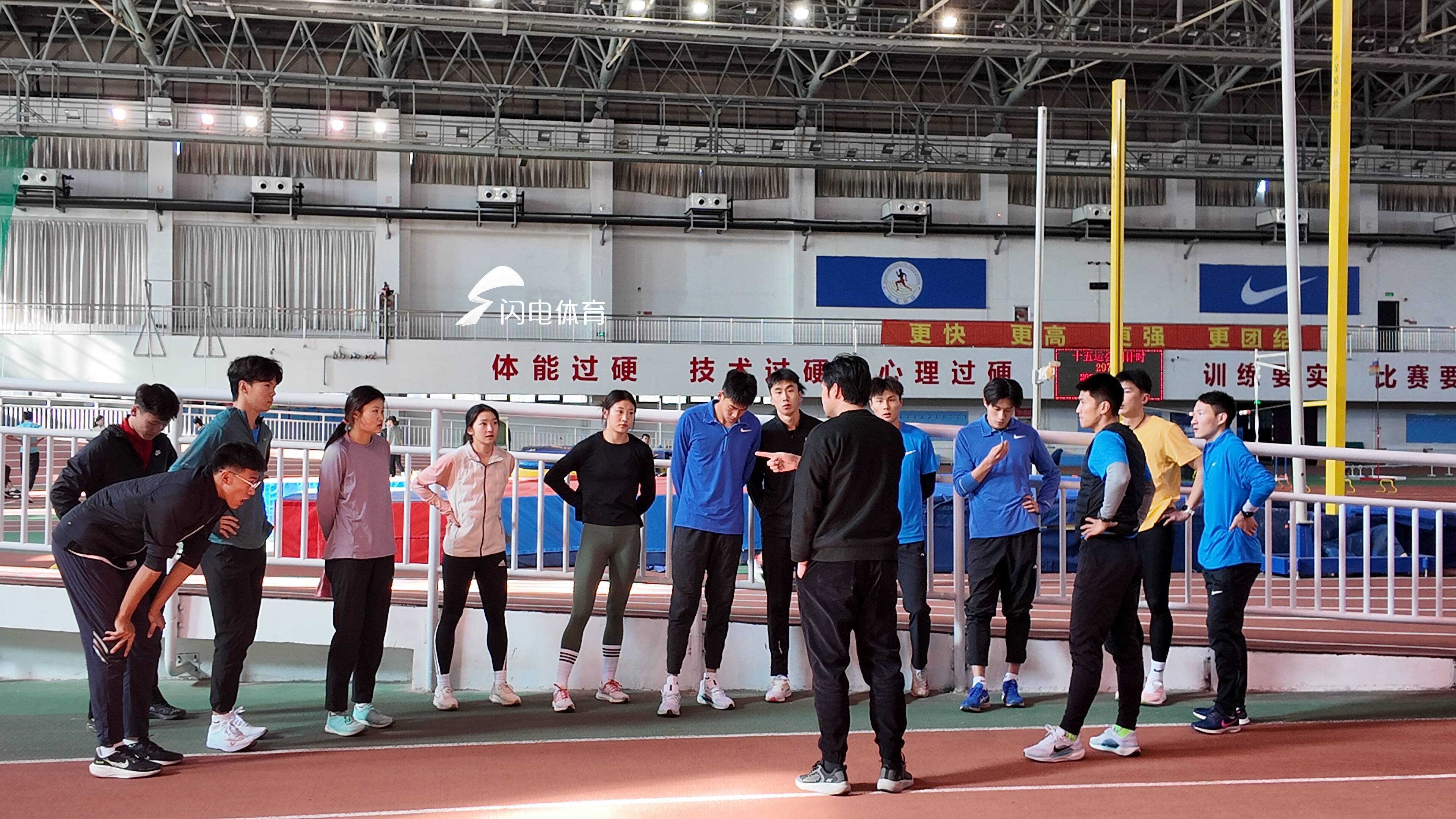 包含亚洲俱乐部赛事势头迅猛，拼搏展现实力的词条