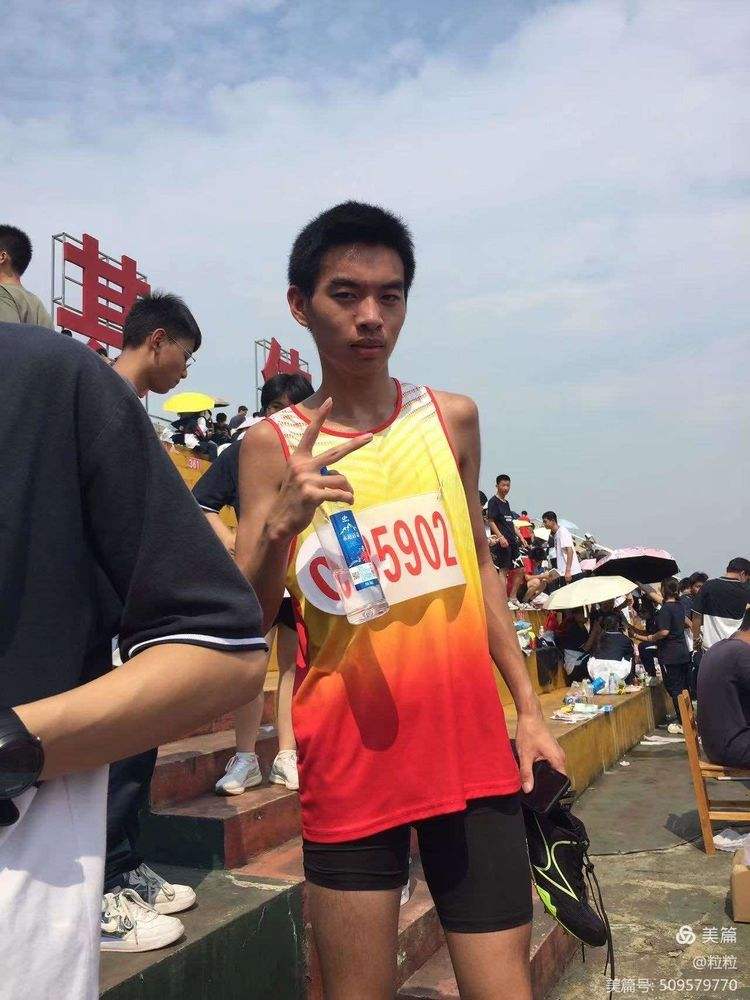 选手们用实力征服赛场，获得热烈掌声 