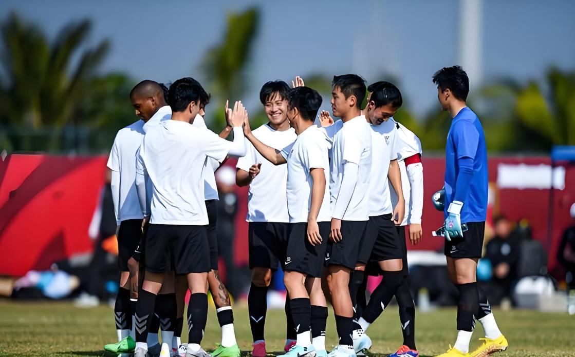 国安客场逆转大连人河北华夏斩华夏给辽足毛巾的简单介绍
